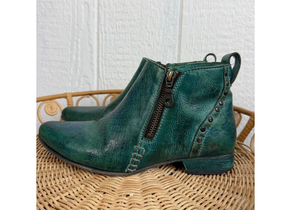 BED STU Green Distressed Leather Studded Ankle Boots Booties Women’s 7 Boho